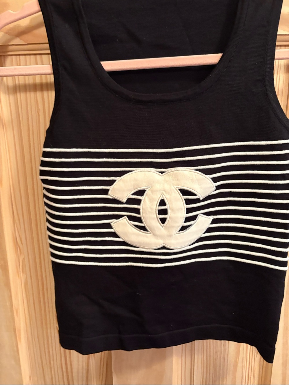 FASHION Black & White Striped Sleeveless Sweater Tank with Interlocking Logo - Picture 3 of 6